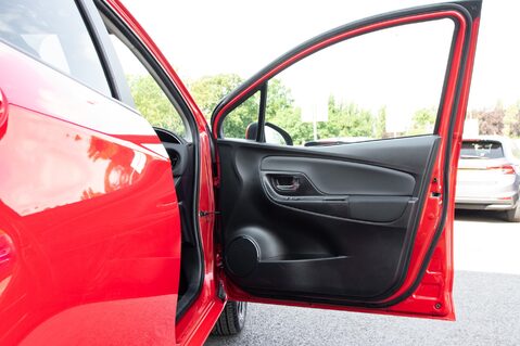 Toyota Yaris VVT-I DESIGN 14