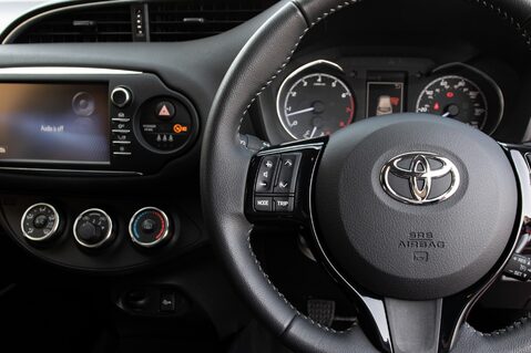 Toyota Yaris VVT-I DESIGN 20