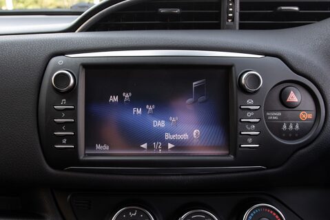 Toyota Yaris VVT-I DESIGN 23