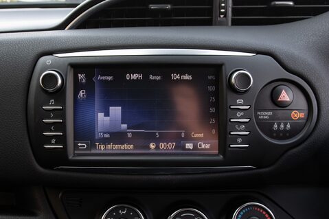 Toyota Yaris VVT-I DESIGN 25