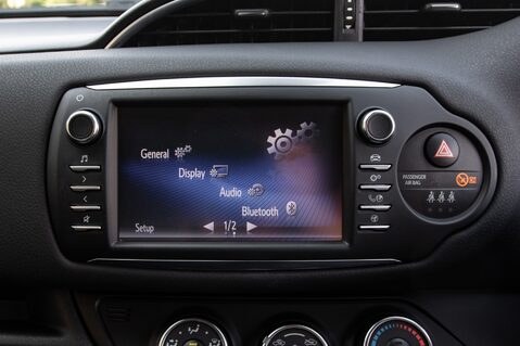 Toyota Yaris VVT-I DESIGN 26
