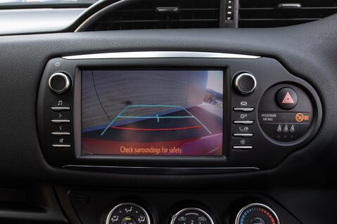 Toyota Yaris VVT-I DESIGN 28