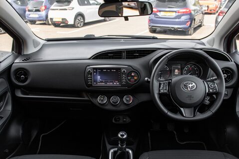 Toyota Yaris VVT-I DESIGN 3