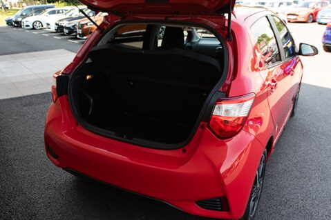 Toyota Yaris VVT-I DESIGN 33