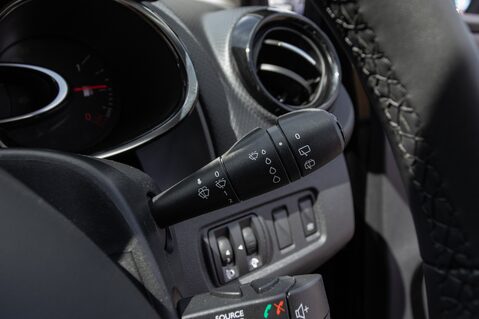 Renault Clio ICONIC TCE 17