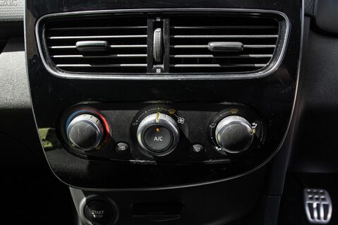 Renault Clio ICONIC TCE 32