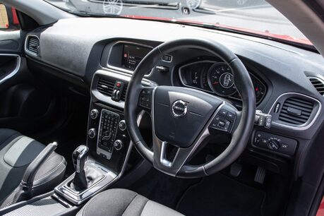 Volvo V40 T2 MOMENTUM EDITION
