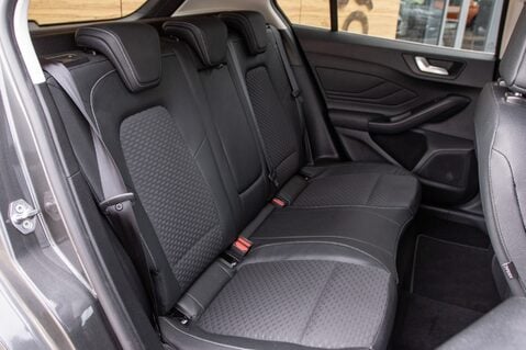 Ford Focus TITANIUM X EDITION MHEV 32