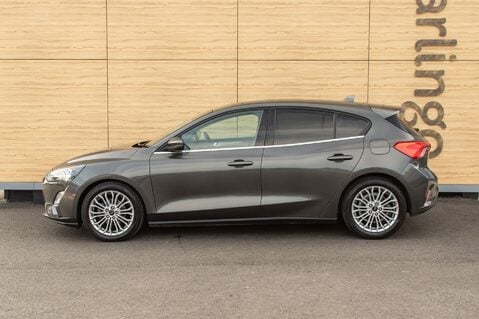 Ford Focus TITANIUM X EDITION MHEV 13