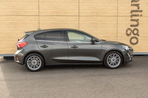 Ford Focus TITANIUM X EDITION MHEV 12