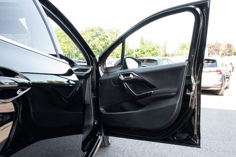 Peugeot 208 S/S TECH EDITION 14