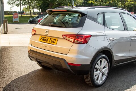 SEAT Arona TSI SE TECHNOLOGY 8