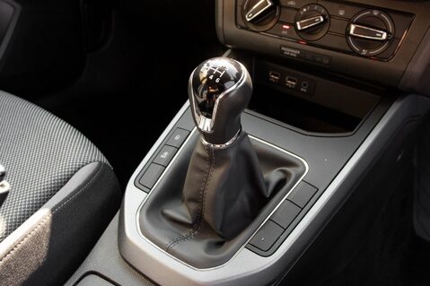 SEAT Arona TSI SE TECHNOLOGY 33
