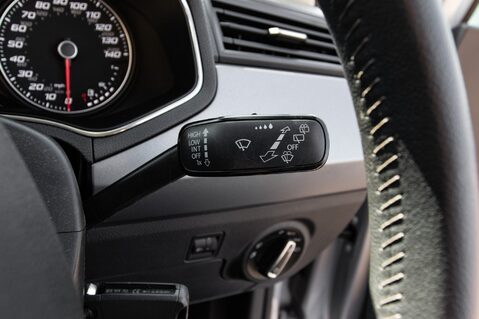 SEAT Arona TSI SE TECHNOLOGY 18