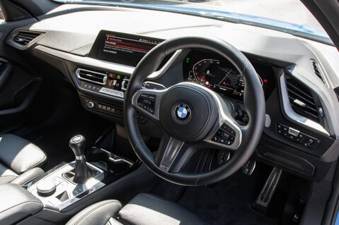 BMW 1 Series 118D M SPORT 4
