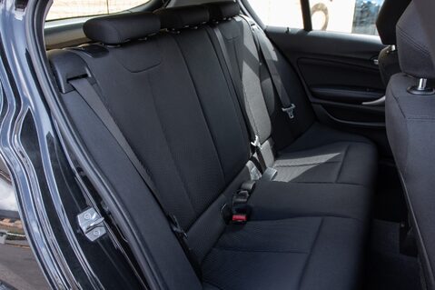 BMW 1 Series 116D SE BUSINESS 32