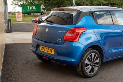 Suzuki Swift SZ5 DUALJET ALLGRIP SHVS MHEV 8