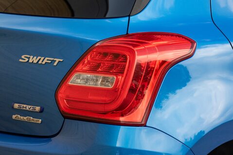 Suzuki Swift SZ5 DUALJET ALLGRIP SHVS MHEV 9