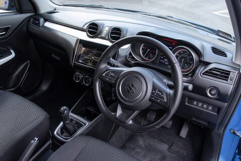 Suzuki Swift SZ5 DUALJET ALLGRIP SHVS MHEV 4