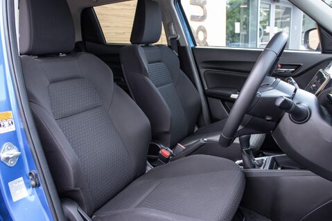 Suzuki Swift SZ5 DUALJET ALLGRIP SHVS MHEV 30