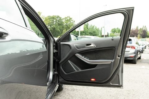 Mercedes-Benz A Class A 180 D AMG LINE PREMIUM 14