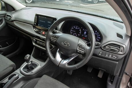 Hyundai i30 T-GDI SE CONNECT MHEV