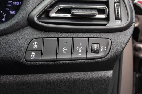 Hyundai i30 T-GDI SE CONNECT MHEV 16