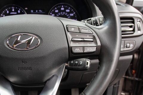 Hyundai i30 T-GDI SE CONNECT MHEV 20
