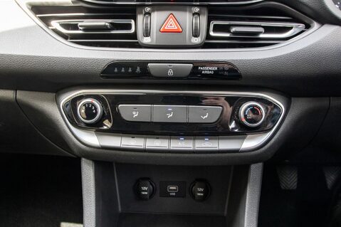 Hyundai i30 T-GDI SE CONNECT MHEV 31