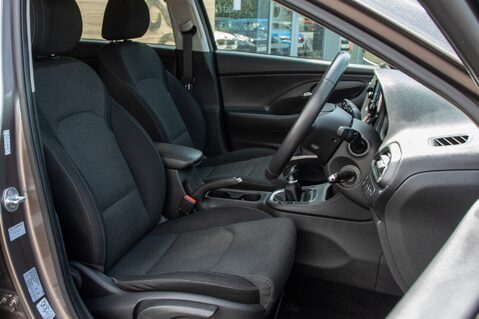 Hyundai i30 T-GDI SE CONNECT MHEV 29