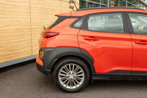 Hyundai KONA SE 7