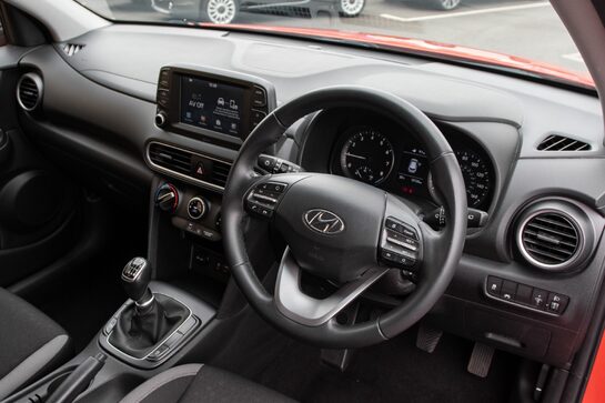 Hyundai KONA SE