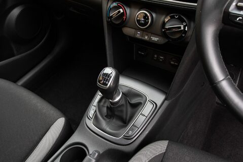 Hyundai KONA SE 30