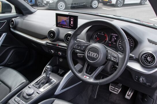 Audi Q2 TDI S LINE