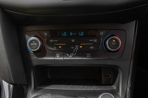 Ford Focus TITANIUM 32