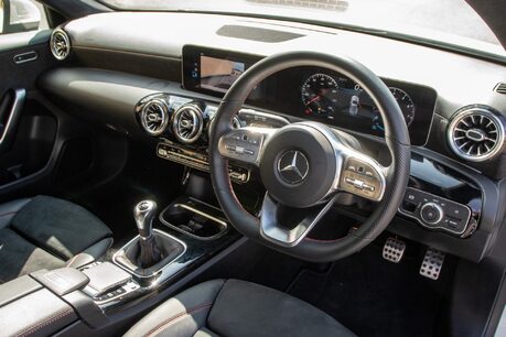 Mercedes-Benz A Class A 200 AMG LINE PREMIUM