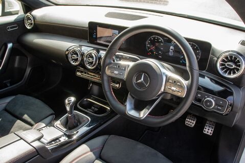 Mercedes-Benz A Class A 200 AMG LINE PREMIUM 4
