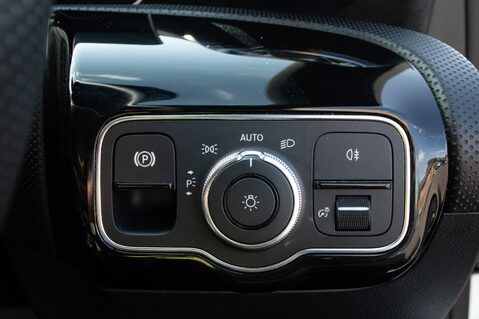 Mercedes-Benz A Class A 200 AMG LINE PREMIUM 16