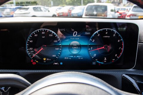 Mercedes-Benz A Class A 200 AMG LINE PREMIUM 15