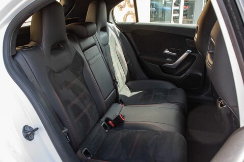 Mercedes-Benz A Class A 200 AMG LINE PREMIUM 32