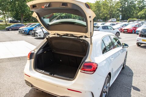 Mercedes-Benz A Class A 200 AMG LINE PREMIUM 33