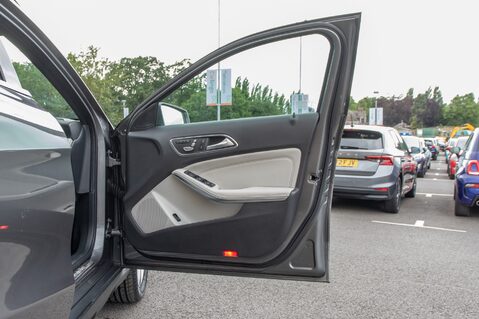 Mercedes-Benz GLA Class GLA 200 D SPORT PREMIUM PLUS 14