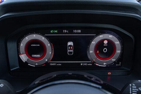 Nissan Qashqai DIG-T TEKNA MHEV 15