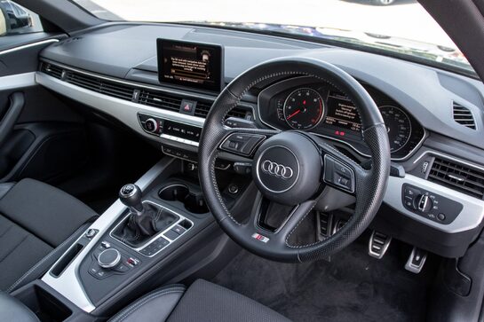 Audi A4 TFSI S LINE