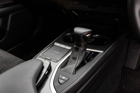 Lexus Ux 250H 35