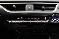 Lexus Ux 250H 36