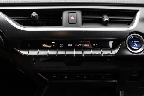 Lexus Ux 250H 36