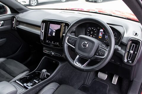 Volvo XC40 D4 R-DESIGN PRO AWD 4