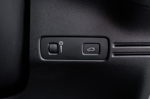 Volvo XC40 D4 R-DESIGN PRO AWD 15