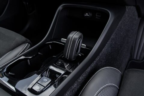 Volvo XC40 D4 R-DESIGN PRO AWD 34